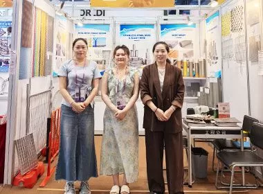 전시는 진행 중,우리의 부스를 방문에 오신 것을 환영합니다... 전시는 진행 중,우리의 부스를 방문에 오신 것을 환영합니다...